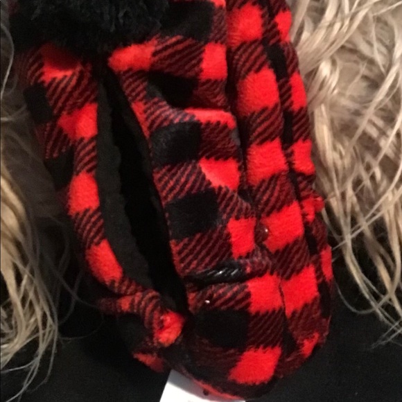 Medium large soft slippers new never worn - Picture 2 of 16